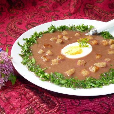 Zupa krem – botwinka z grzankami i jajkiem